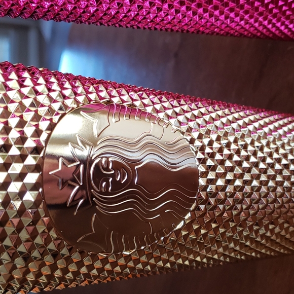 1 Gold Starbucks 2022 Venti Studded Cold Cup - Picture 6 of 6
